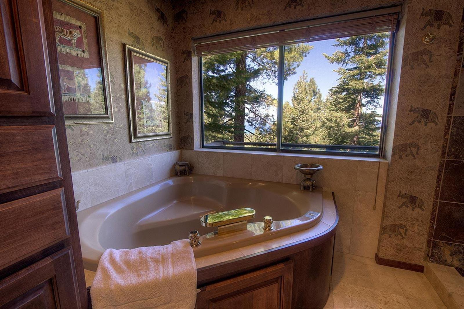 Heavenly Tree House by Lake Tahoe Accommodations Main image 1